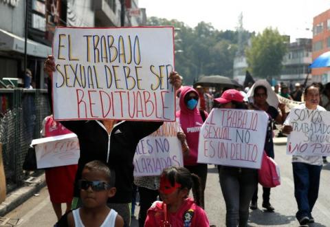Trabajadoras sexuales de la Red Mexicana de Trabajo Sexual convocadas por la Brigada Callejera