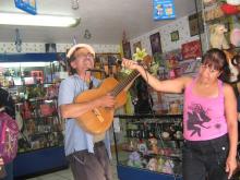 "El Chinto" en el aniversario de El Encanto del Condón.